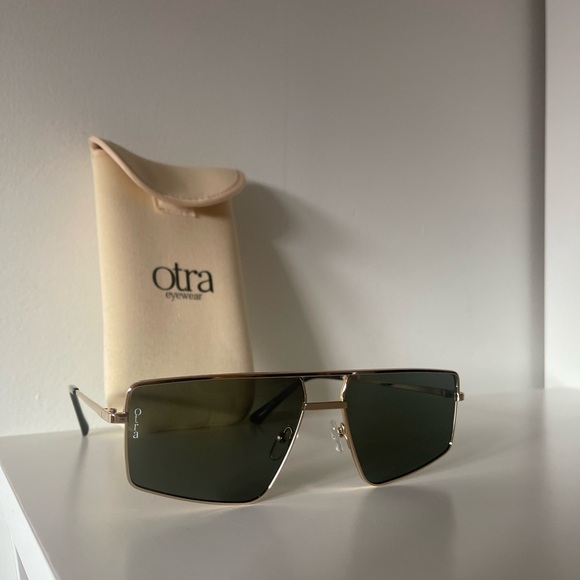 OTRA Gold Frame Sunglasses NWT - Picture 8 of 12